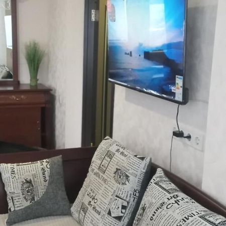 Super view, luxury apartment near Chernihiv metro. Kiev Exterior foto