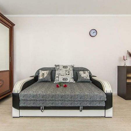 Super view, luxury apartment near Chernihiv metro. Kiev Exterior foto