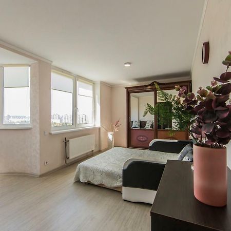Super view, luxury apartment near Chernihiv metro. Kiev Exterior foto