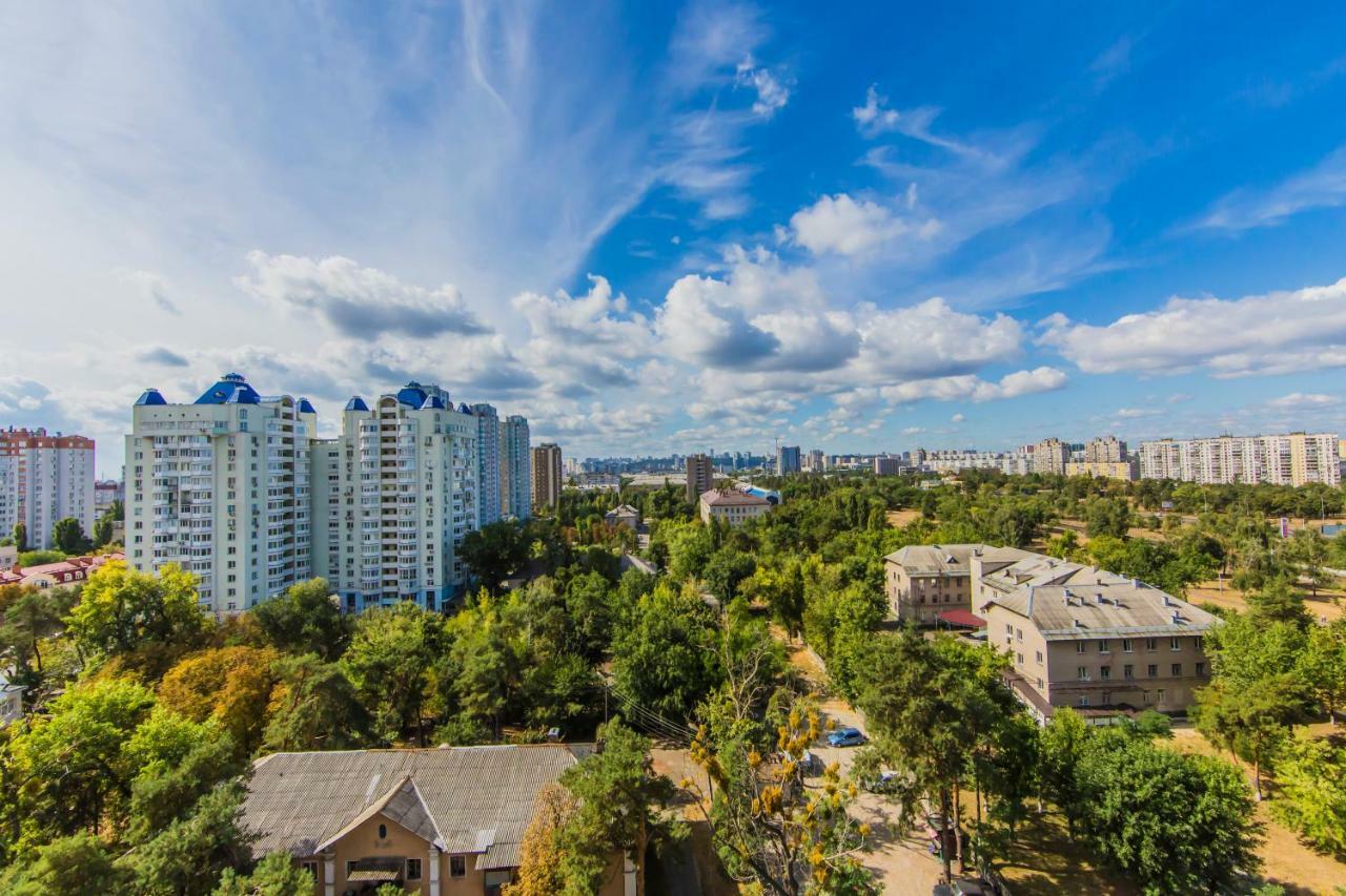 Super view, luxury apartment near Chernihiv metro. Kiev Exterior foto