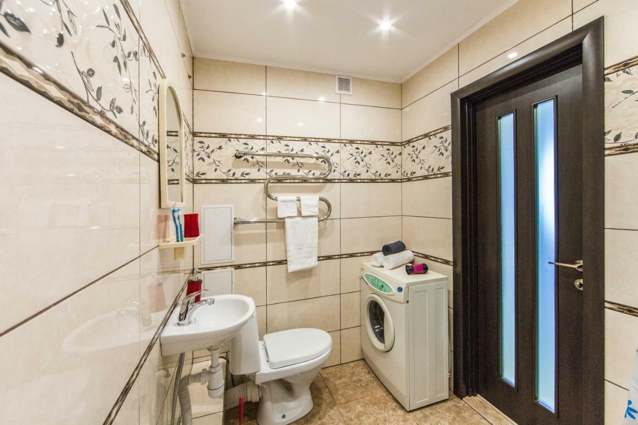 Super view, luxury apartment near Chernihiv metro. Kiev Exterior foto