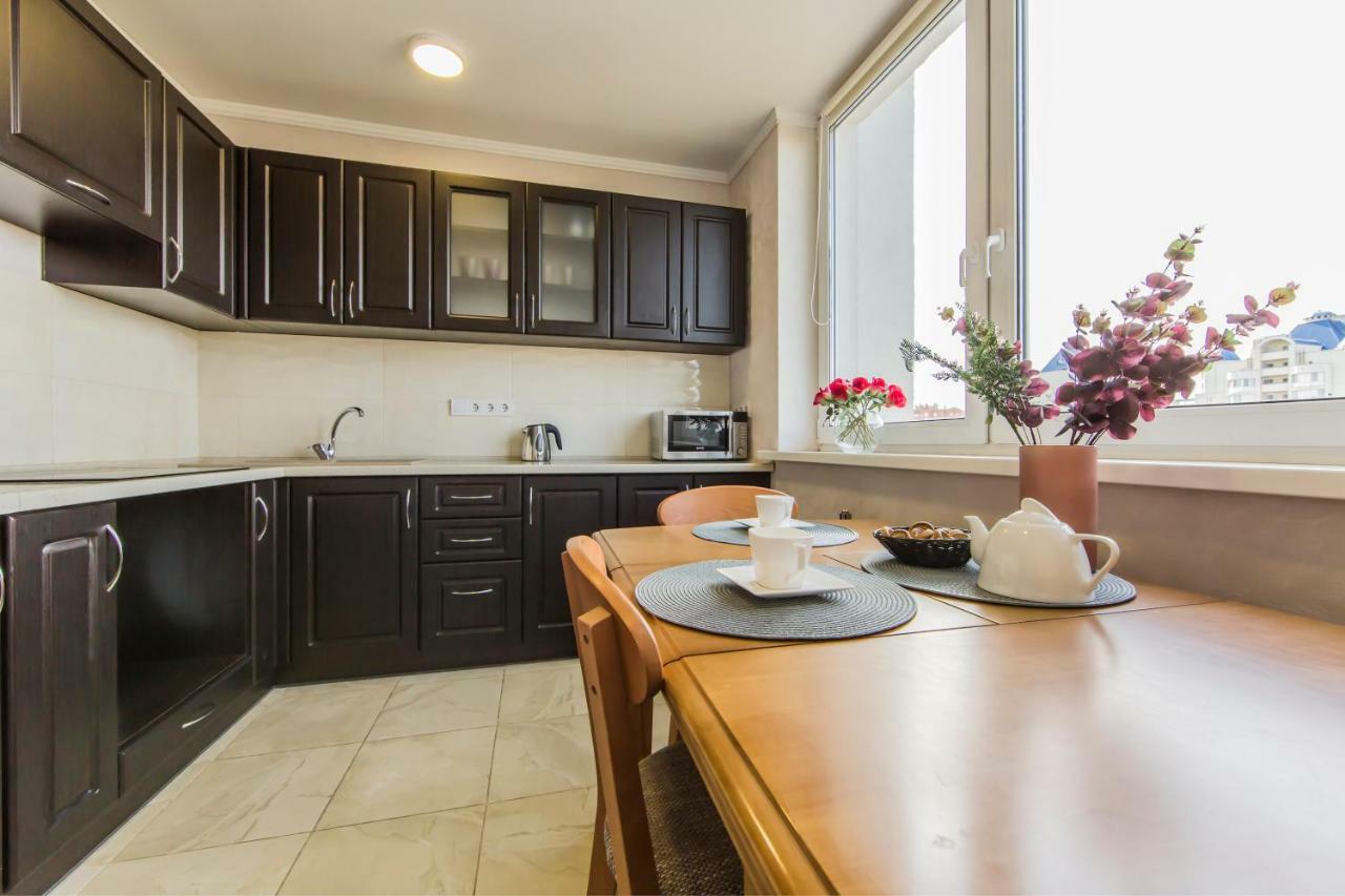Super view, luxury apartment near Chernihiv metro. Kiev Exterior foto