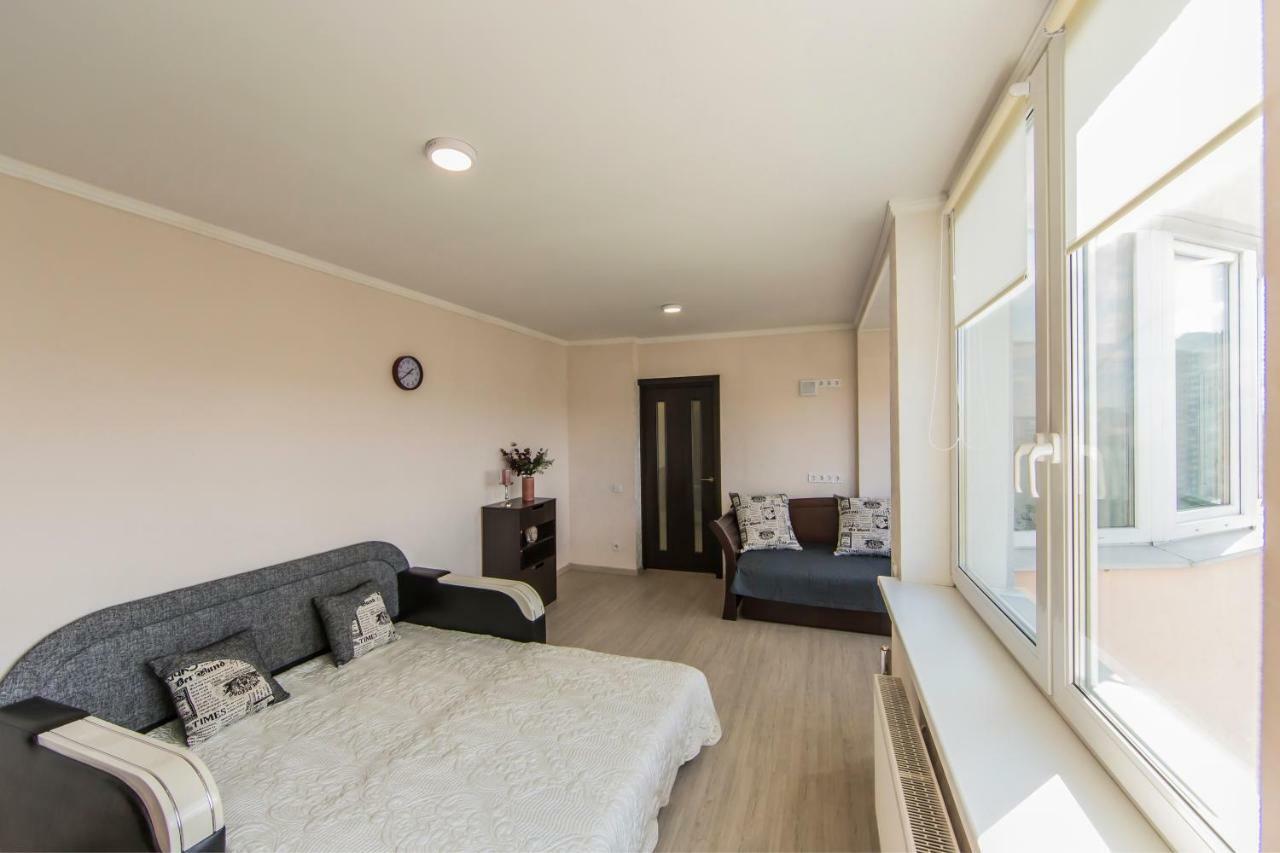 Super view, luxury apartment near Chernihiv metro. Kiev Exterior foto