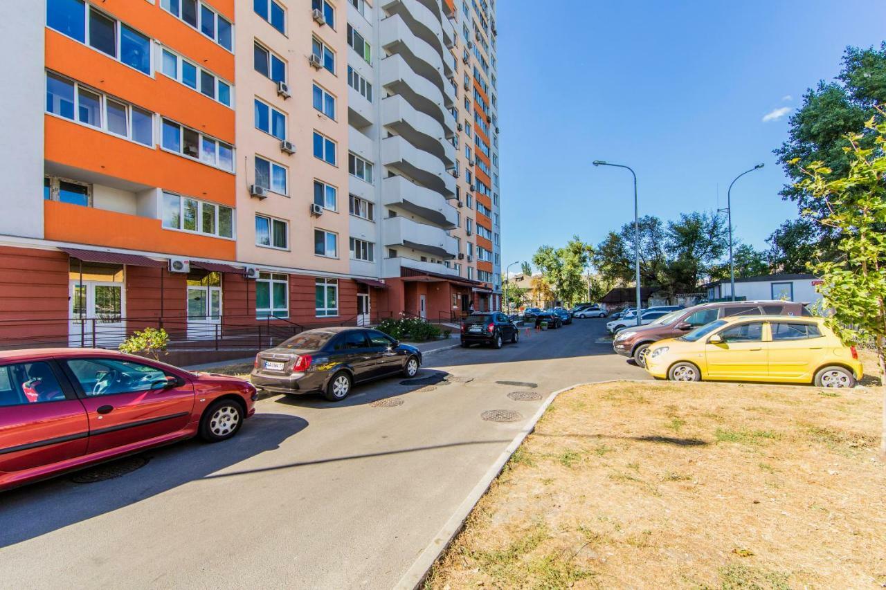 Super view, luxury apartment near Chernihiv metro. Kiev Exterior foto