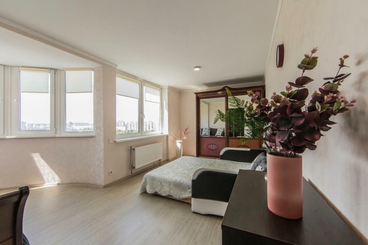 Super view, luxury apartment near Chernihiv metro. Kiev Exterior foto