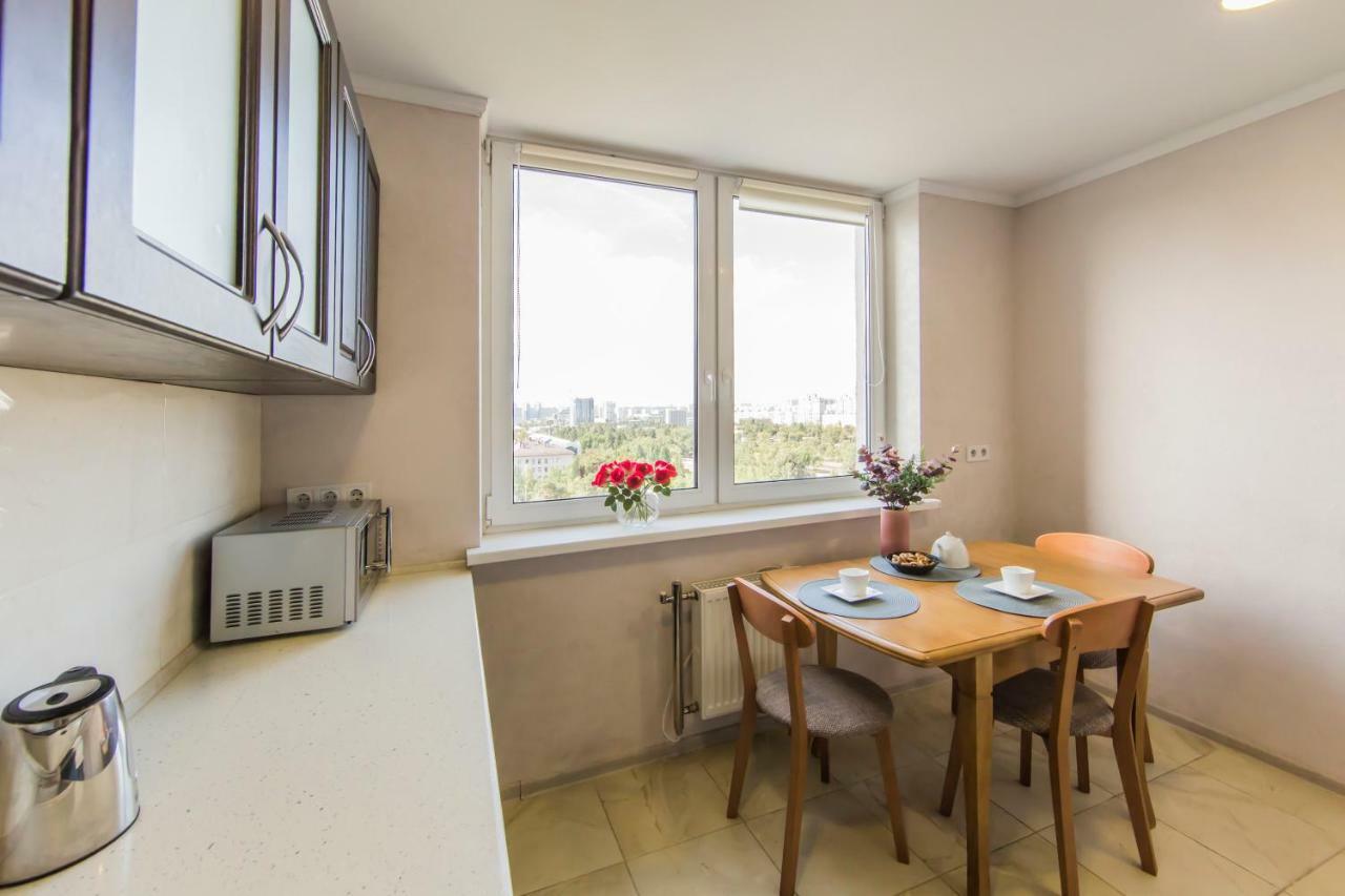 Super view, luxury apartment near Chernihiv metro. Kiev Exterior foto