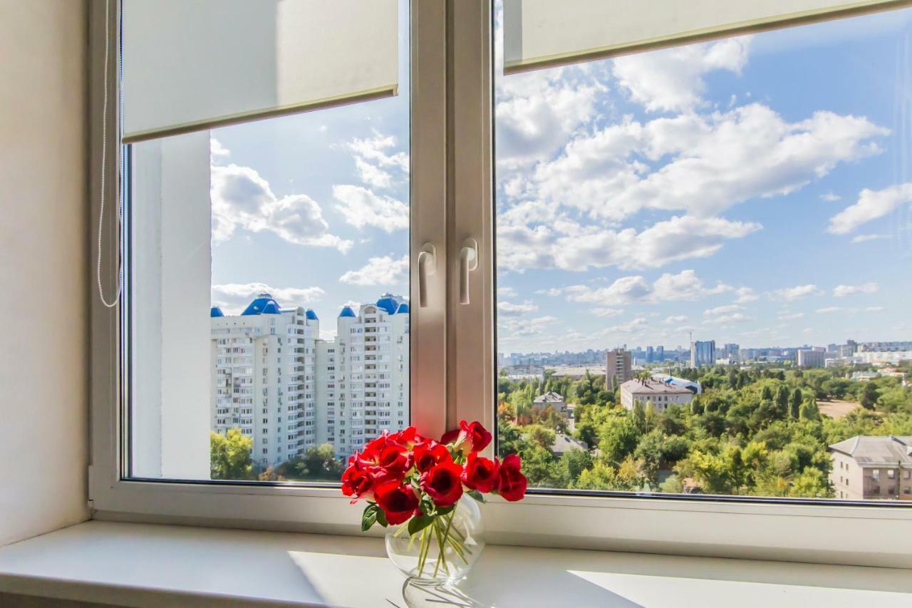 Super view, luxury apartment near Chernihiv metro. Kiev Exterior foto