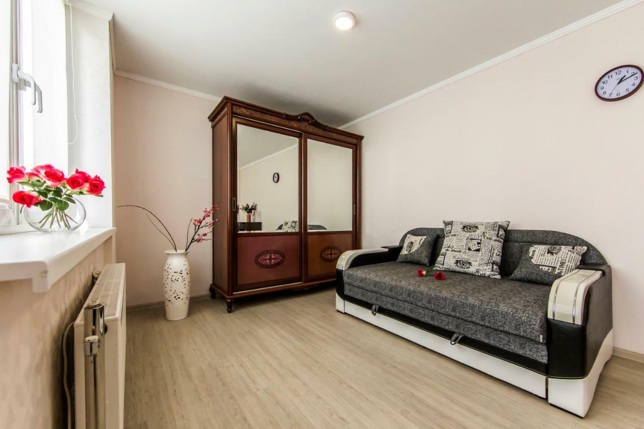 Super view, luxury apartment near Chernihiv metro. Kiev Exterior foto
