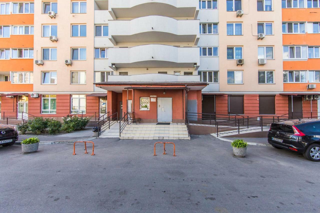 Super view, luxury apartment near Chernihiv metro. Kiev Exterior foto