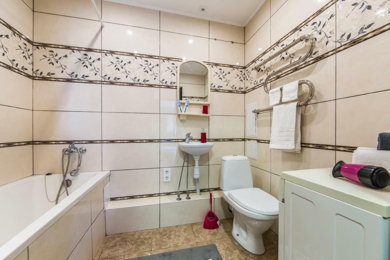 Super view, luxury apartment near Chernihiv metro. Kiev Exterior foto